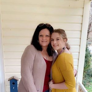 Meet your Posher, April